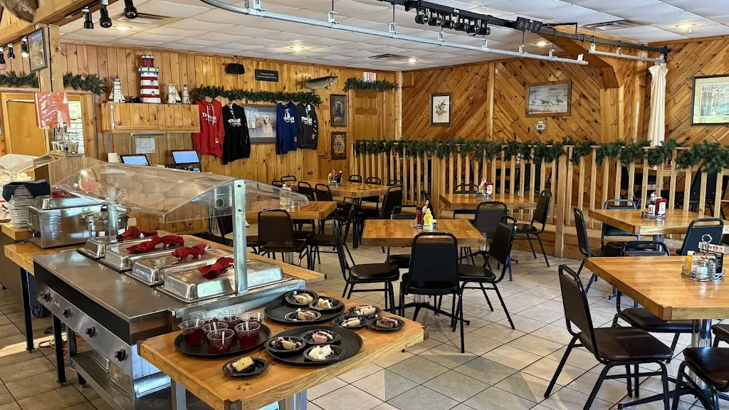 Tracks Bar and Family Dining_Spooner, WI_slider_imagen_3