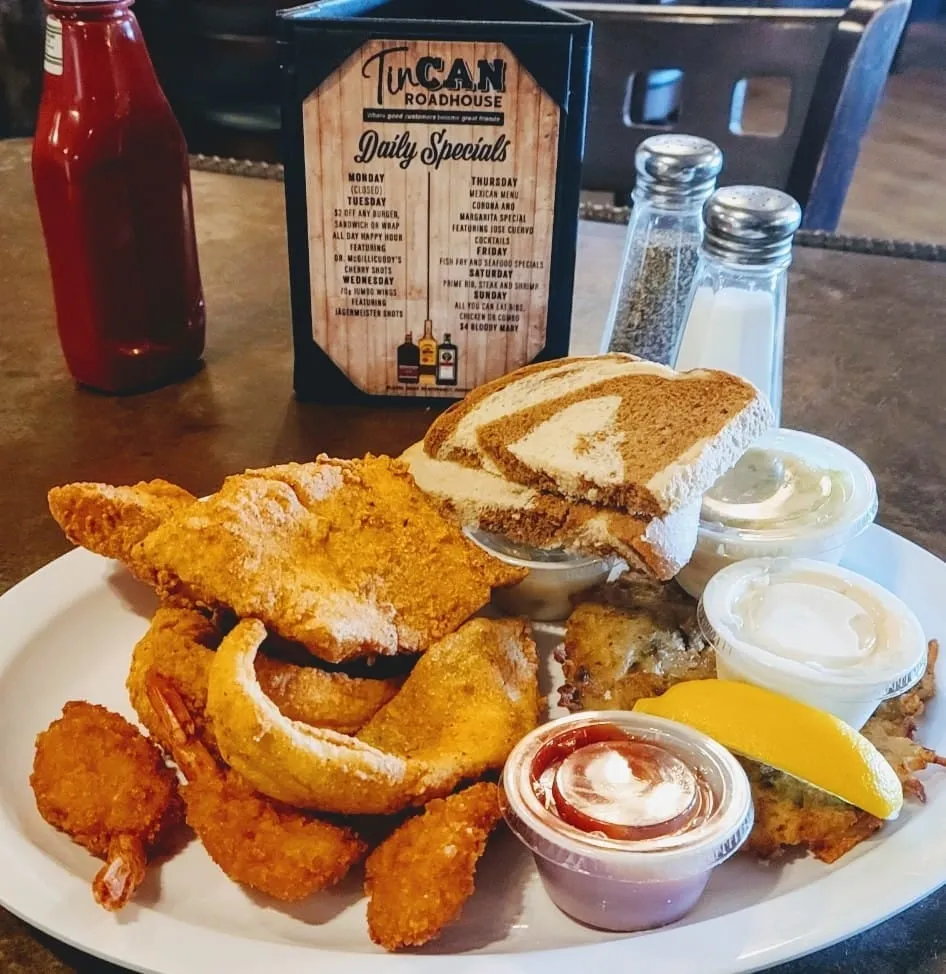 TinCAN Roadhouse_Union Grove, WI_slider_imagen_3