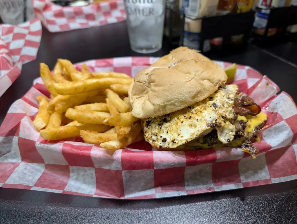 R&R Bar and Grill_1017 Main St, Union_slider_imagen_2