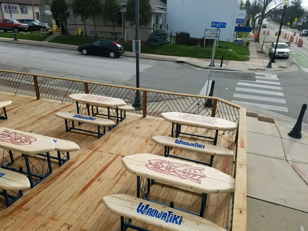 Wauwatiki Bar & Grill restaurante en Wauwatosa, WI