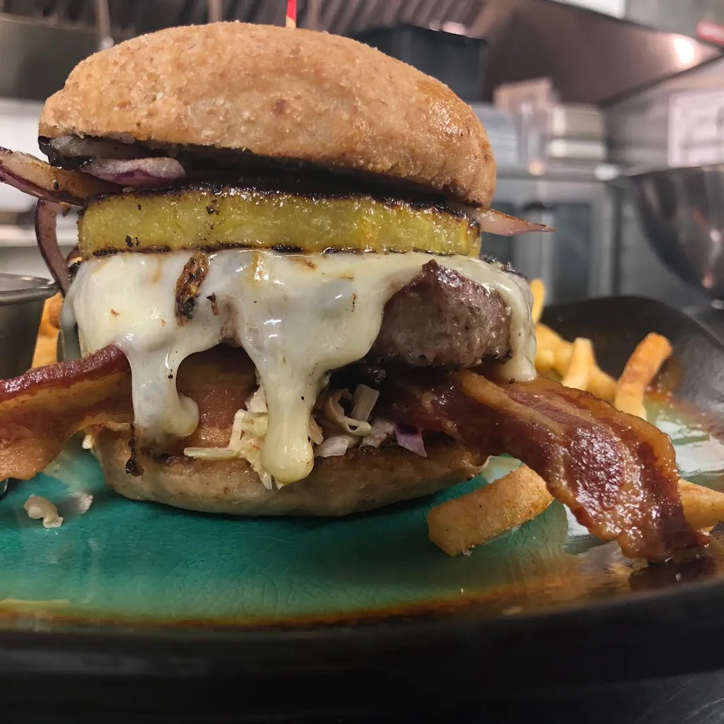 Wauwatiki Bar & Grill_Wauwatosa, WI_slider_imagen_3