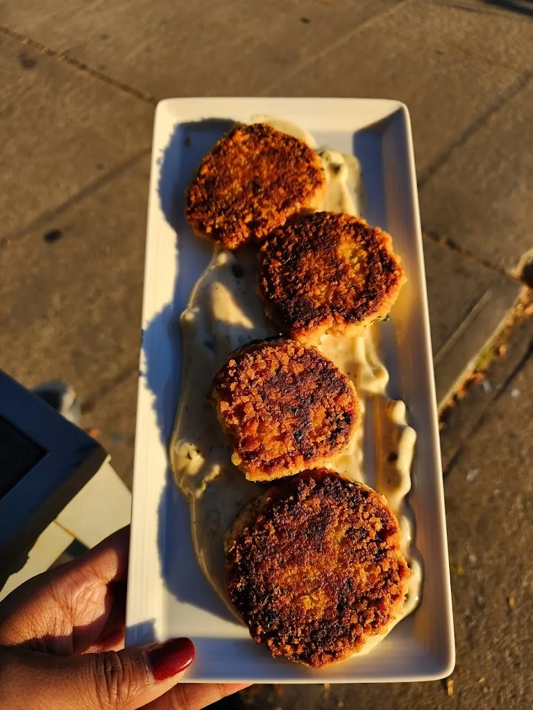 Leah Burg_The Bay Restaurant_Whitefish Bay, WI_reseña