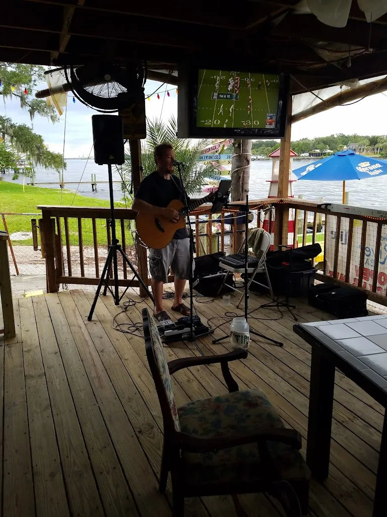 Jerry's Dockside Bar & Grill restaurant in Gibsonton, FL