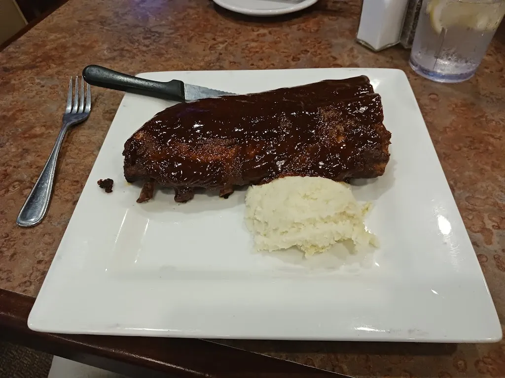Marcus Ashley_The Wellington Bar & Grill_Spring Hill, FL_review