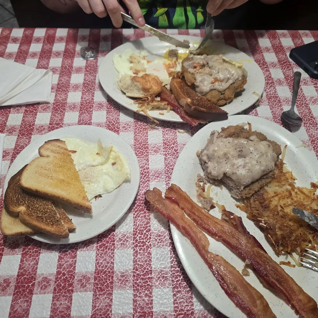 Miranda Monticelli_Roosters Cafe_Brooksville, FL_review