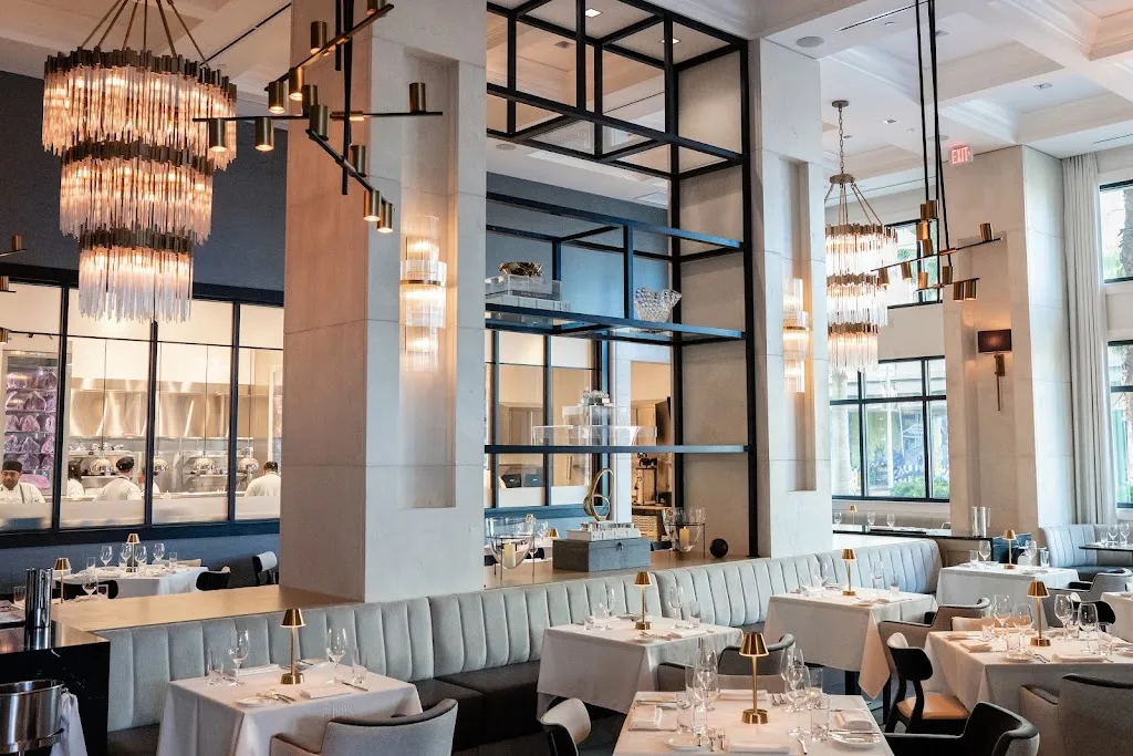 Ponte Modern American restaurant in Tampa, FL