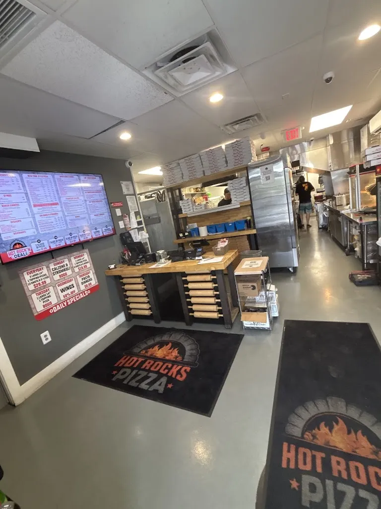 Hot Rocks Pizza (Town n Country) restaurant in Tampa, FL