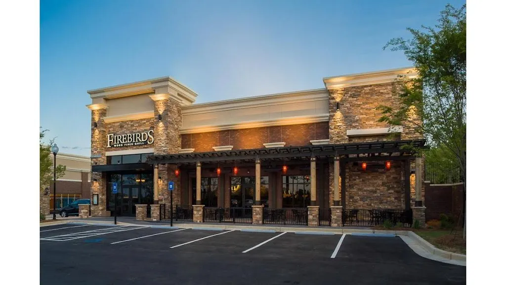 Firebirds Wood Fired Grill restaurante en Alpharetta, GA