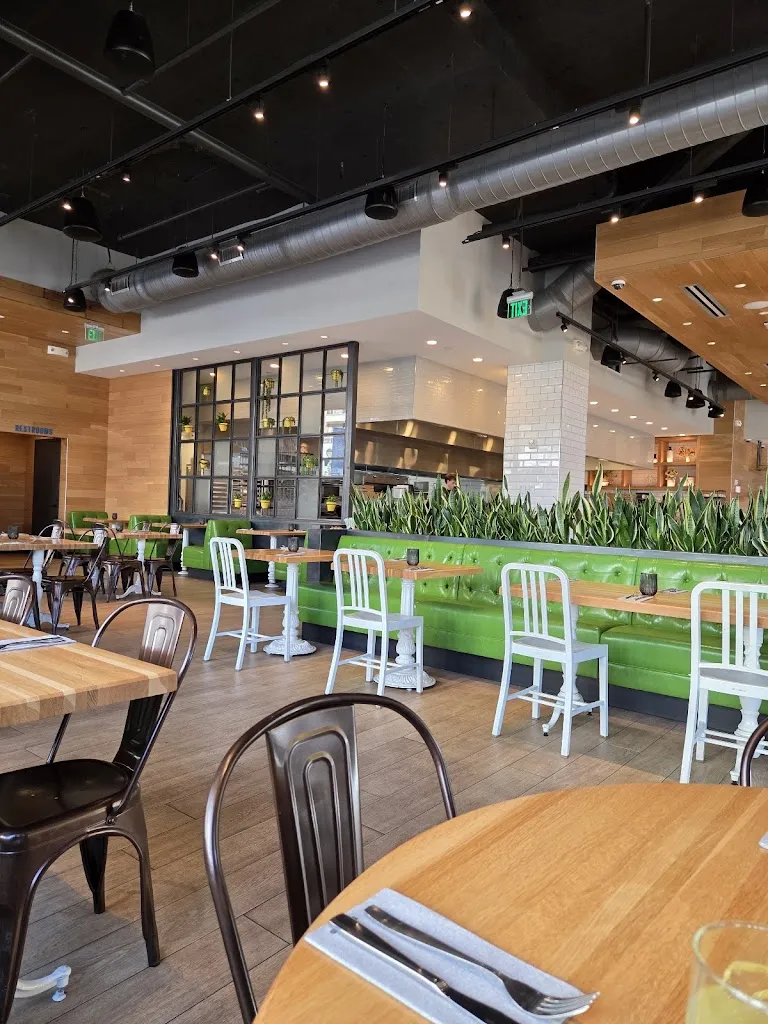 True Food Kitchen_Alpharetta, GA_slider_imagen_3